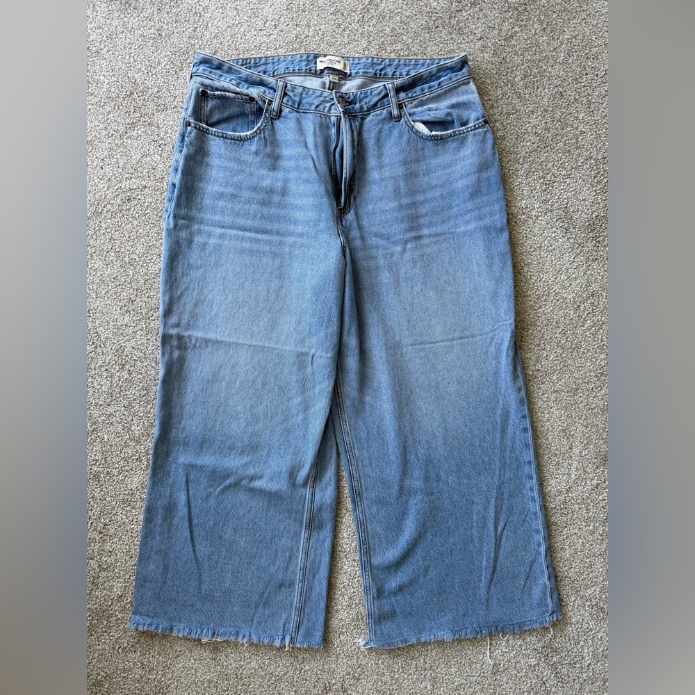 Abercrombie & Fitch Curve Love Crop Wide Leg Jeans